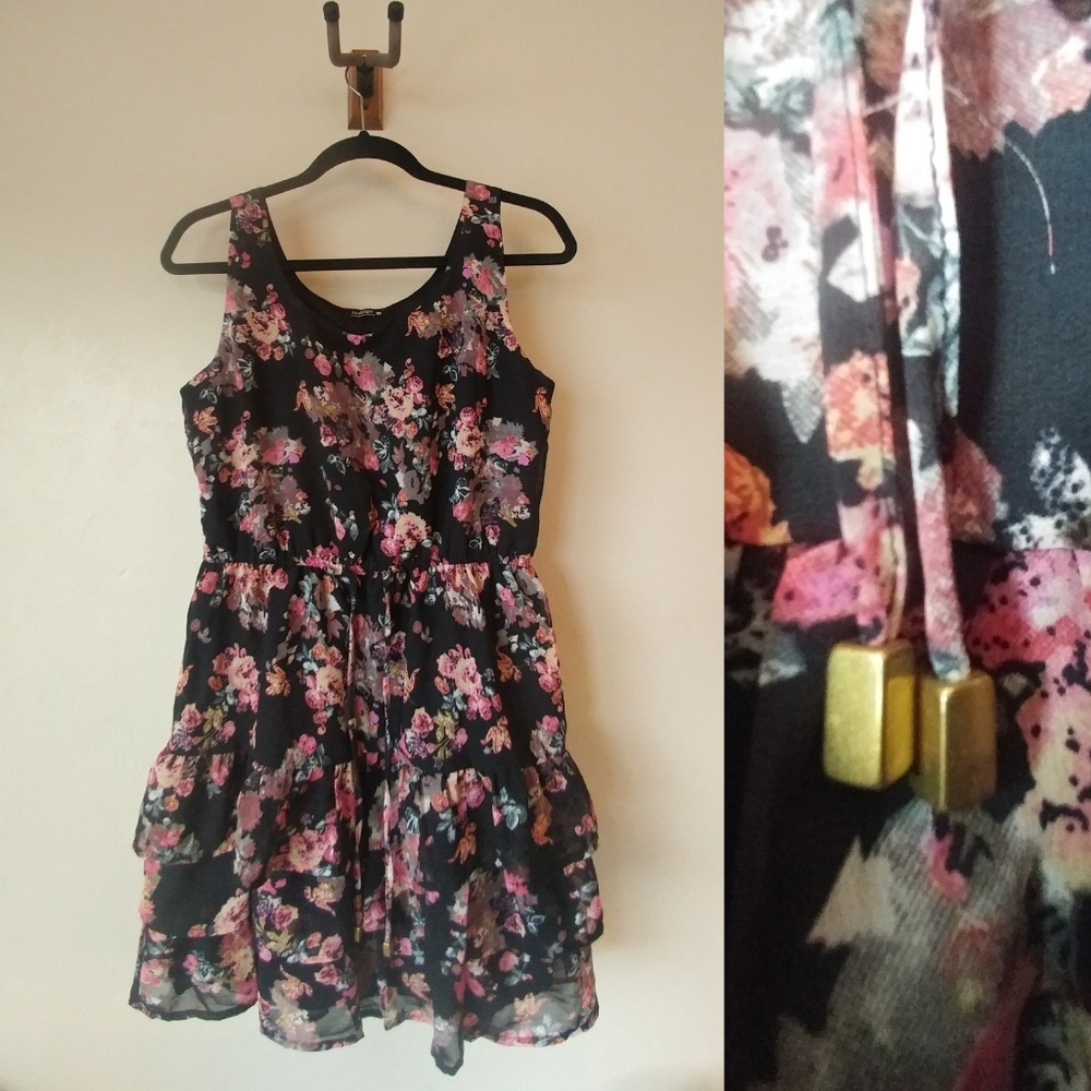 🙈🌚Floral mini dress with ruffle skirt